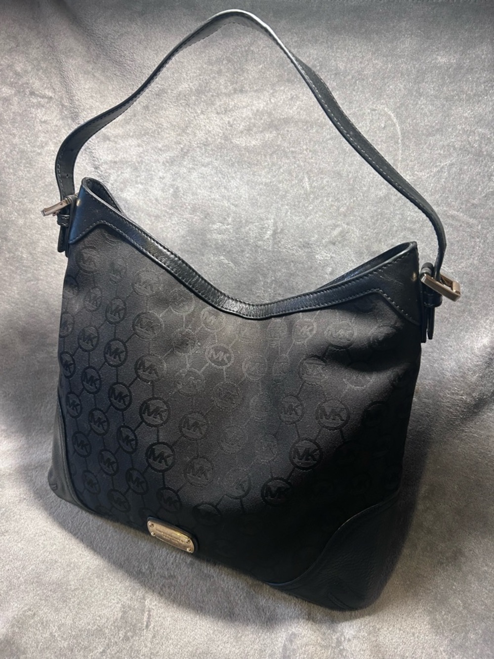 Michael Kors Millbrook Hobo w/ Monogram Canvas & Leather Trim - Picture 2 of 8